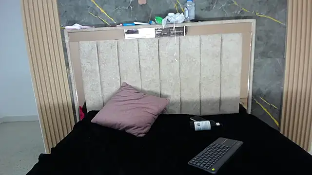 nina_wood11 live sex cam