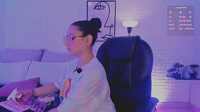 lucy_neil's cam snapshot