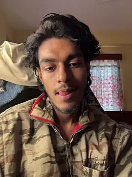 RavenKisses live sex cam