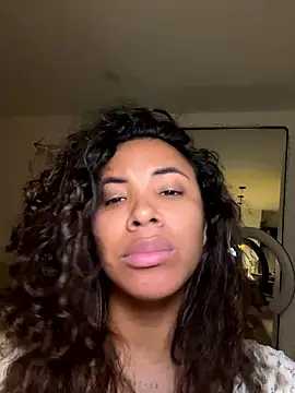 Brunettexio live sex cam