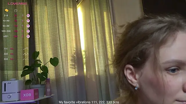 Hot_Thumbelina live sex cam