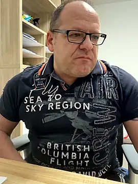 coupleLatinaLovers's cam snapshot