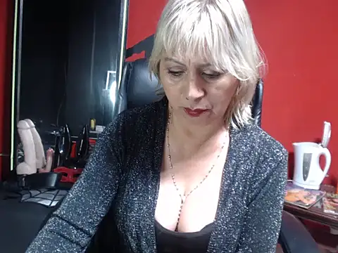 KLOE_PIELL's cam snapshot