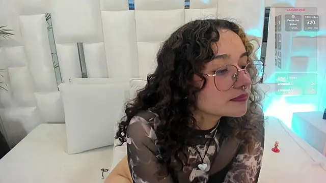 Im_TaraBlack's cam snapshot