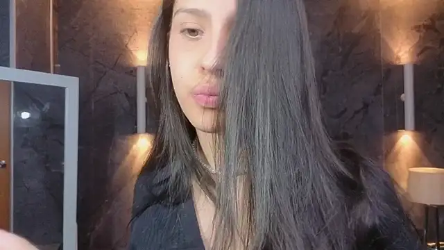 skarleth_b_'s cam snapshot