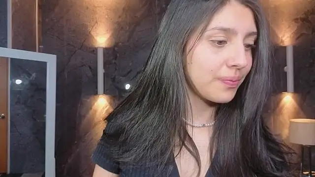 skarleth_b_'s cam snapshot