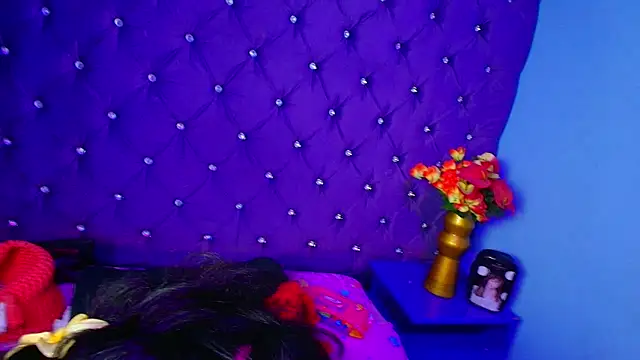 EmilyMIlkAnal's cam snapshot