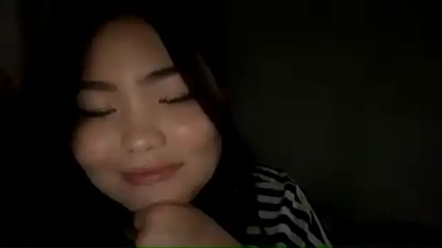 MollyAsian's cam snapshot