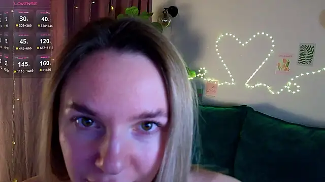 molly_crystal's cam snapshot