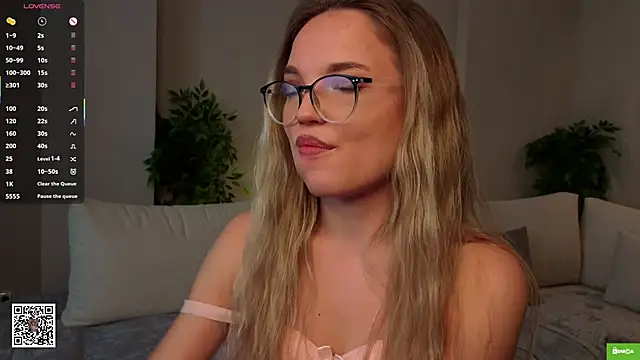 JulieLupo's cam snapshot