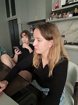 Nura_n_Sarah live sex cam