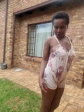 AfricanSquirtingQueen live sex cam