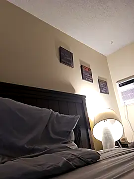 Roddog18 live sex cam