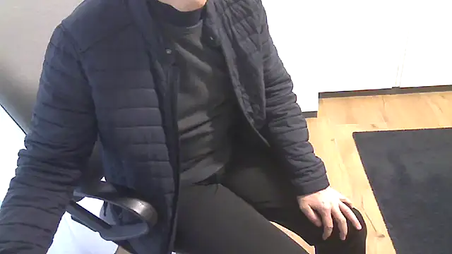 nudekerschi_m's cam snapshot