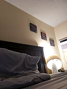 Roddog18 live sex cam