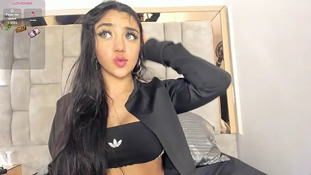 Oliviaa_Evans's cam snapshot