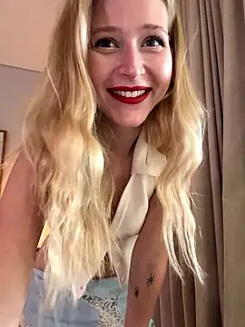 LunaRase live sex cam