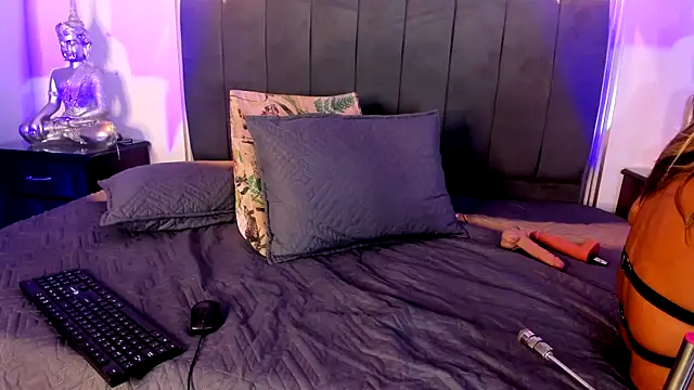 hillaryrosee live sex cam