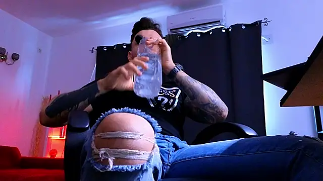 MightyAaron66 live sex cam