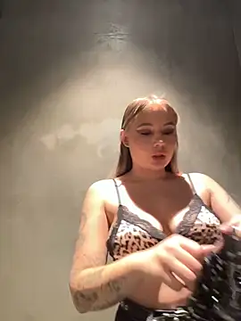 VineraSweet live sex cam