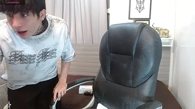 Iantwink18 live sex cam