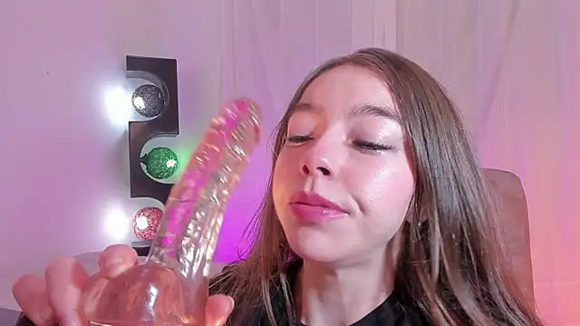 Miia-Rose live sex cam