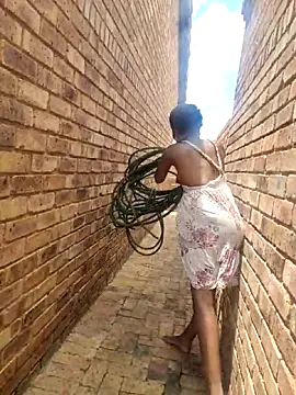 AfricanSquirtingQueen live sex cam