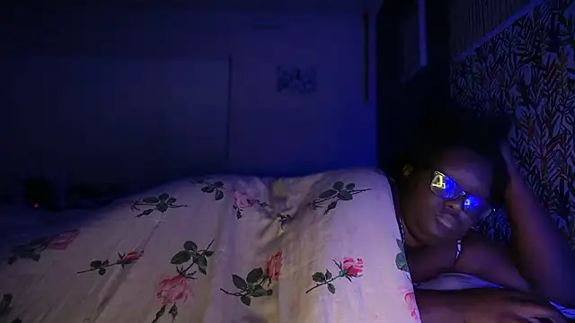 -Yagurlwest live sex cam