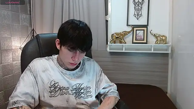 Iantwink18 live sex cam