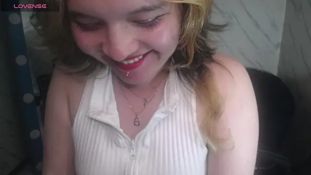 Nezuko_v's cam snapshot