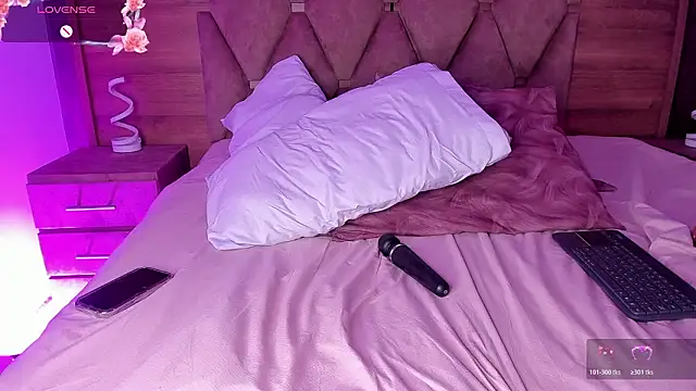 LailaCatt live sex cam