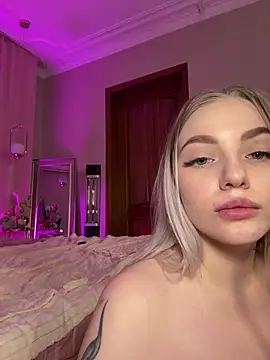 HugeBoobsAlice's cam snapshot