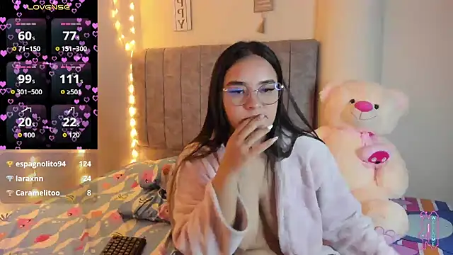 SaraCrow live sex cam