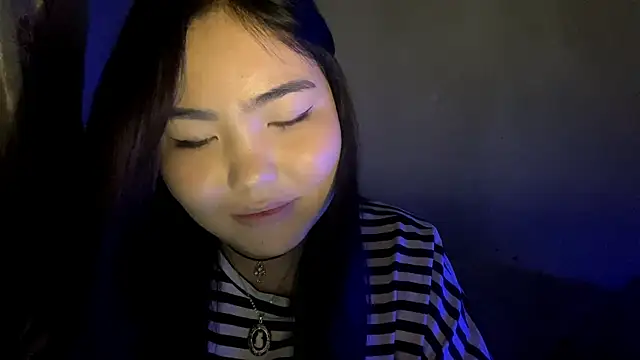 MollyAsian's cam snapshot