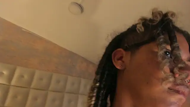 Maxim-Walker live sex cam