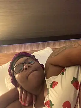 ThickChick94 live sex cam