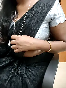 Tamilmallu-duskygirl03's cam snapshot