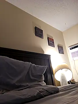 Roddog18 live sex cam