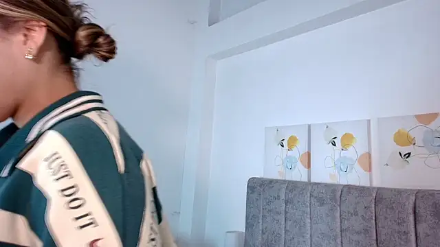 Lucy_Carson_'s cam snapshot