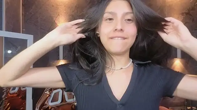 skarleth_b_'s cam snapshot