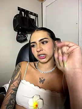 Hilary_pinkk's cam snapshot