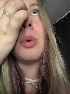 Mona_Plus live sex cam