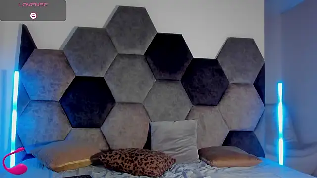 Latrellx7 live sex cam