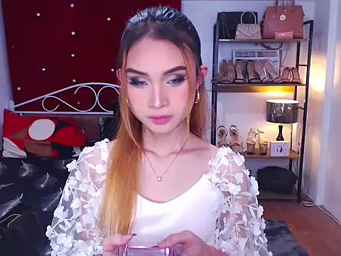 MeatyhorsecockMistress live sex cam