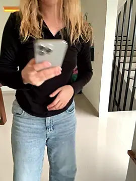 Nura_n_Sarah live sex cam