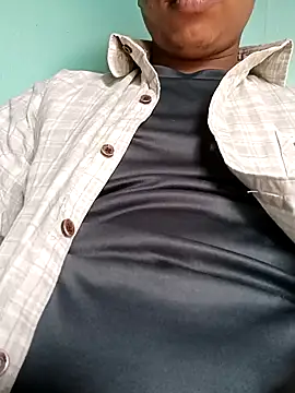 JOHN_IS_LIVE live sex cam