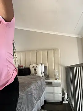 Bustygoddess32 live sex cam