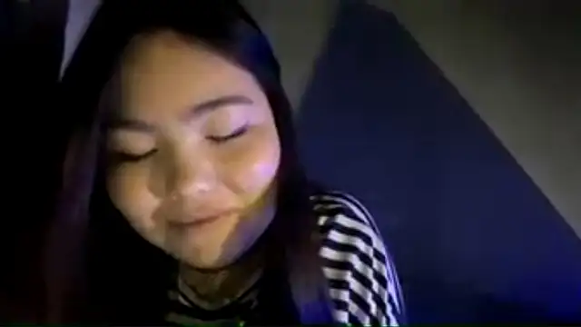 MollyAsian's cam snapshot