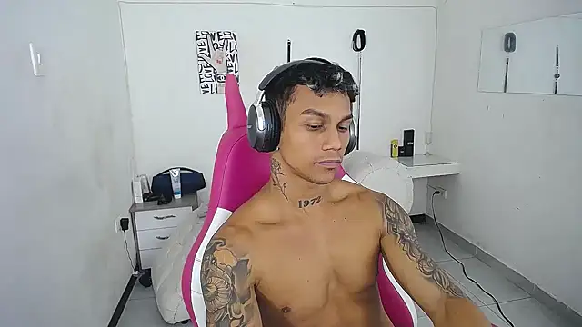 Leonard_Price live sex cam