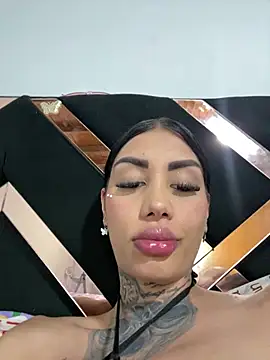 Zaratattoox live sex cam